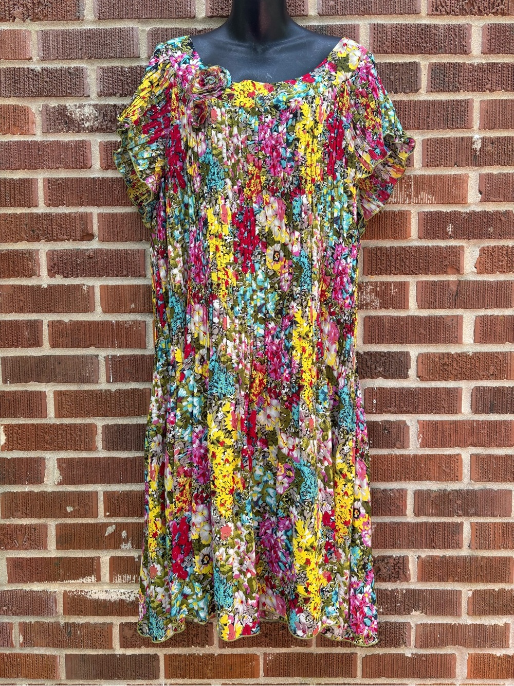 Madison Leigh Women's 22W Floral Pleated stretch Short Sleeve Midi Dress green